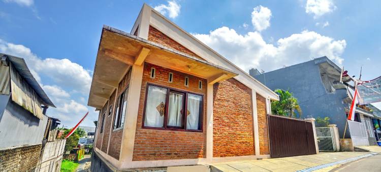 OYO 94767 格里亚贾蒂伊斯兰旅馆1(OYO 94767 Griya Djati Syariah 1)图片