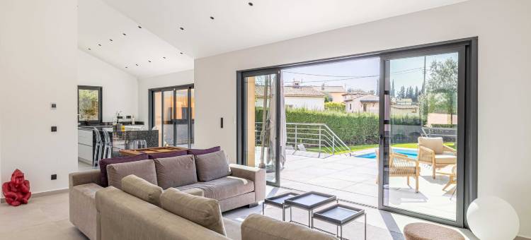 Modern Villa with Heated Pool and Garden图片