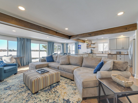 在长湖上的舒适海港小屋!