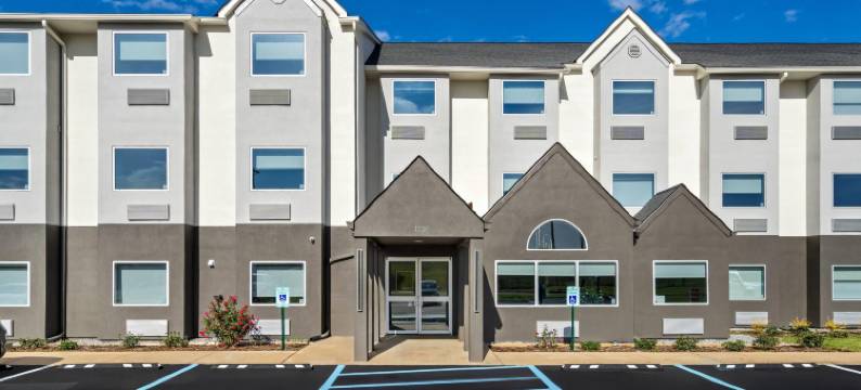 温德姆布兰登露天剧场戴斯酒店及套房(Days Inn & Suites by Wyndham Brandon Amphitheater)图片