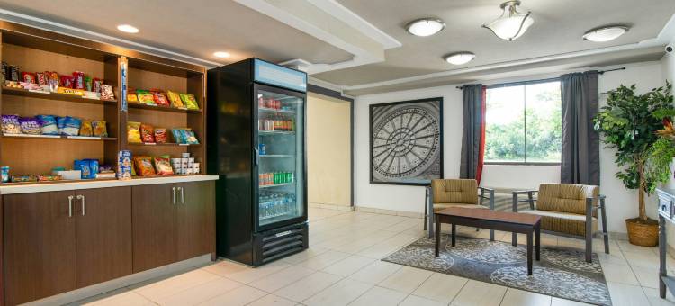 温德姆戴斯酒店及套房-印第安纳波利斯机场东(Days Inn & Suites by Wyndham Indianapolis Airport East)图片