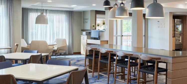 万枫旅馆及套房伯灵顿酒店(Fairfield Inn & Suites Burlington)图片
