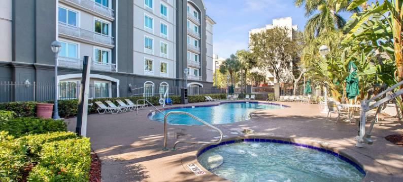 劳德代尔堡机场拉昆塔温德姆套房酒店(La Quinta Inn & Suites by Wyndham Ft. Lauderdale Airport)图片