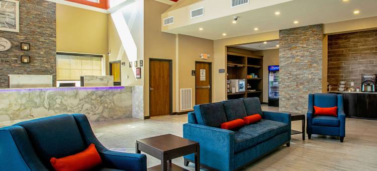 菲什基尔 84 号州际公路附近舒适全套房酒店(Comfort Suites Fishkill Near Interstate 84)图片