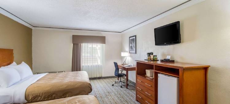 堪萨斯城品质酒店及套房 - 独立城I-70公路东(Quality Inn & Suites Kansas City - Independence I-70 East)图片