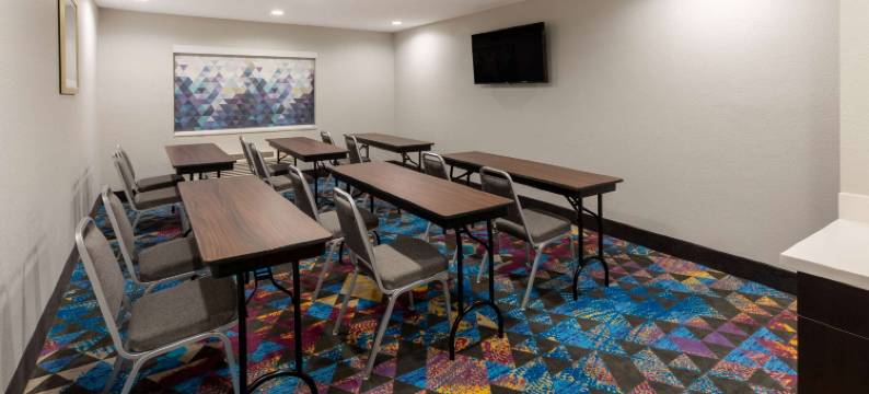 休斯顿西北拉昆塔温德姆套房酒店(La Quinta Inn & Suites by Wyndham Houston NW Brookhollow)图片