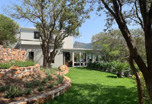 Frogs Hill Hotel Overview