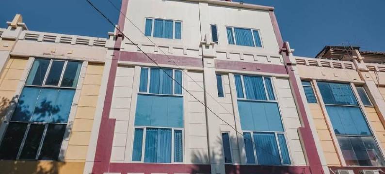 红多兹普拉斯酒店-近苏加诺哈达机场皇冠公园(RedDoorz Plus Near Soekarno Hatta Airport Taman Mahkota)图片