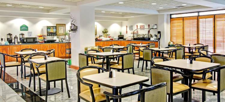 穆尔斯维尔拉昆塔温德姆套房酒店(La Quinta Inn & Suites by Wyndham Mooresville)图片
