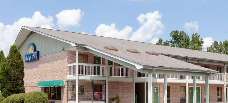 哥伦比亚东北杰克逊堡戴斯酒店(Days Inn by Wyndham Columbia NE Fort Jackson)图片