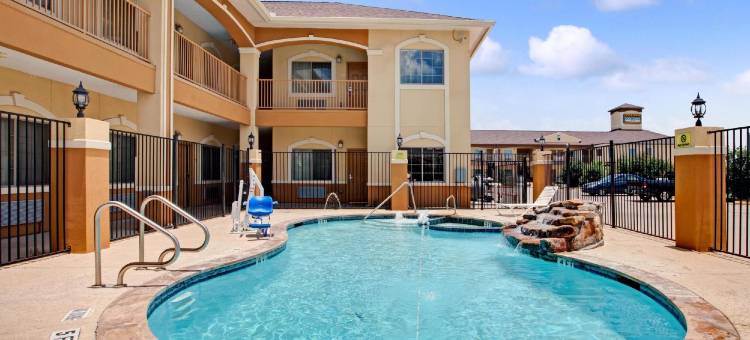 休斯顿北I-45速8酒店(Super 8 by Wyndham Houston North I-45)图片