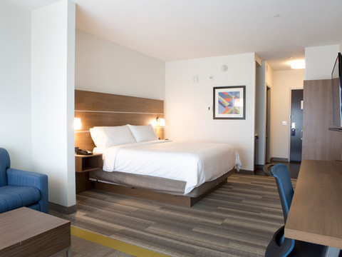 埃德蒙顿西南温德米尔智选假日套房酒店