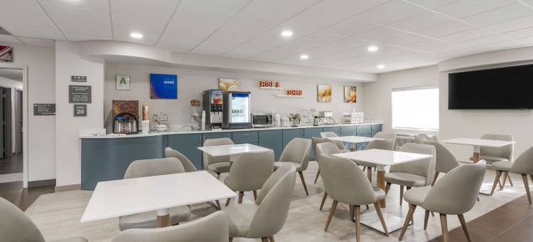 路易斯威尔博览中心华美达酒店(Comfort Inn & Suites Louisville Airport Fair & Expo)图片