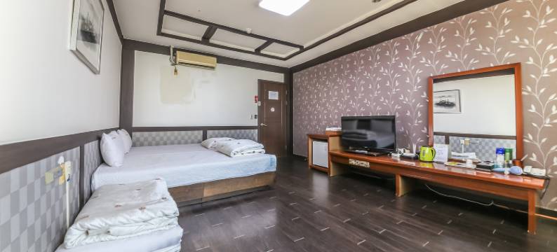 务安海滩酒店(Muan Beach Hotel)图片