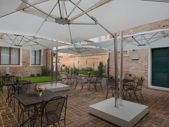 桑塔露琪亚NH酒店