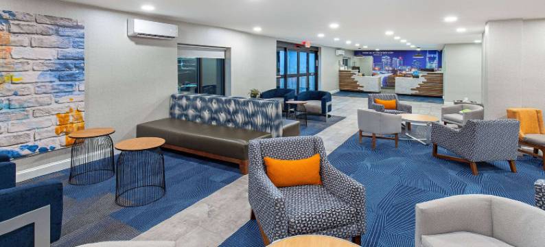 纳什维尔机场拉昆塔温德姆套房酒店(La Quinta Inn & Suites by Wyndham Nashville Airport)图片