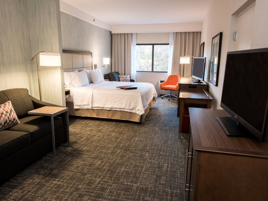 奥尔巴尼西大街大学区欢朋酒店