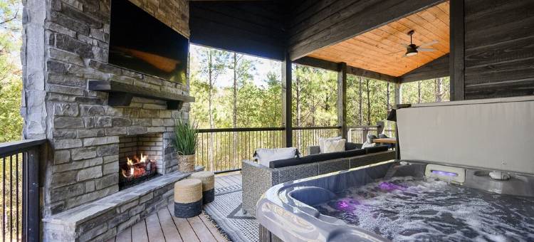 Secluded Luxury Couples Cabin with Hot Tub图片