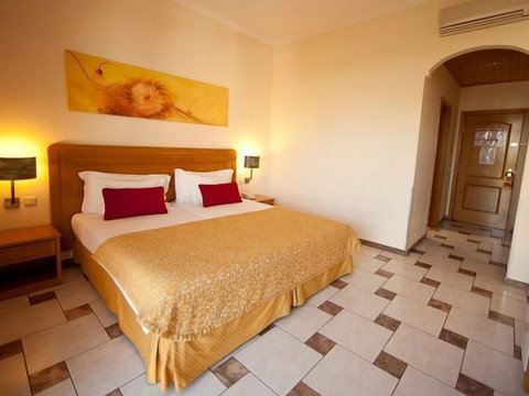 弗朗加利亚旅馆