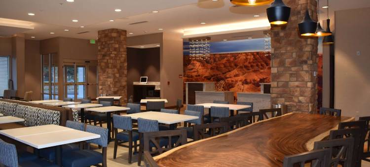 费拉格尔斯塔夫东I-40拉昆塔温德姆套房酒店(La Quinta Inn & Suites by Wyndham Flagstaff East I-40)图片