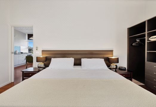 Harmony at Tower Hill Hotel Overview