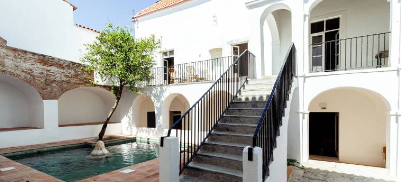 阿玛达·莫拉(Amada Moura)图片