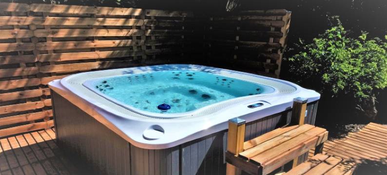 莱博尔梅花园成人专用酒店，带桑拿和按摩浴缸(Les Jardins de Bormes, hôtel Adult Only Avec Sauna & Jacuzzi)图片