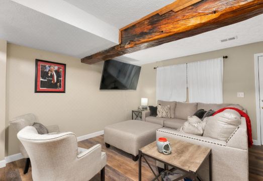 Private Entrance and Nearby Entertainment - Cheerful Modern HavenHotel Overview