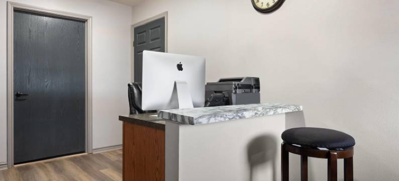 卡里索斯普林斯鹰巢- 温德姆旅屋(Eagle's Den Suites Carrizo Springs a Travelodge by Wyndham)图片