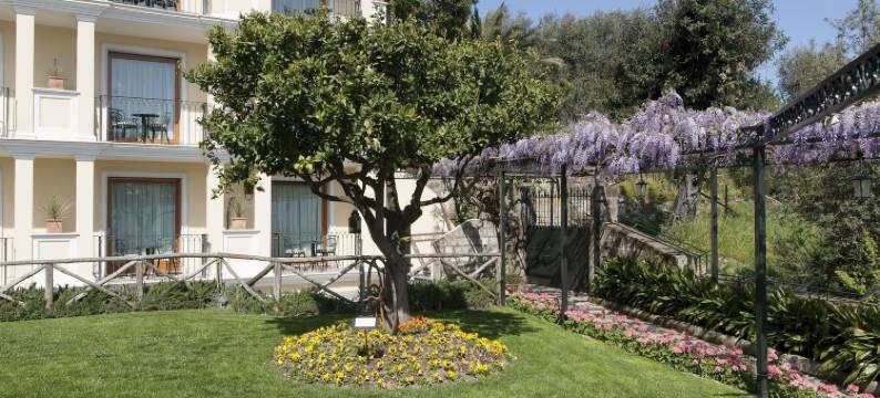 卡波迪蒙特大酒店(Grand Hotel Capodimonte)图片