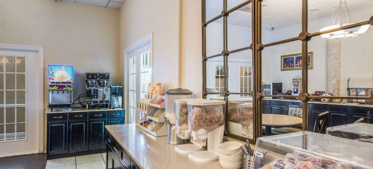 克拉丽奥酒店及套房-中央清水海滩(Clarion Inn & Suites Central Clearwater Beach)图片