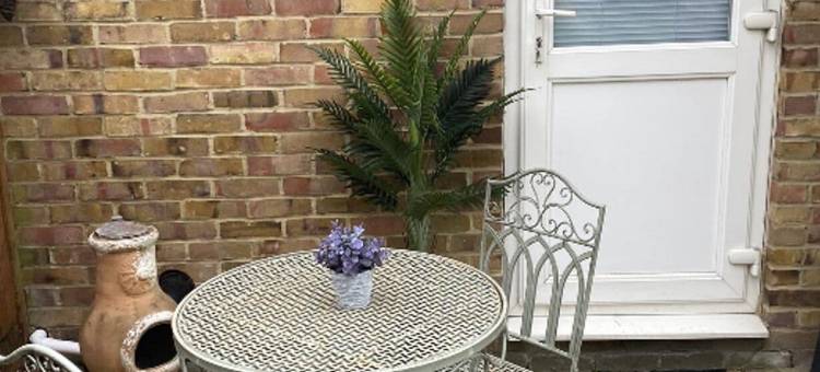 伦敦乌克斯桥美丽的一卧室工作室(1 Bed Studio - Sleeps 2 - Smoking - Parking - Wifi)图片