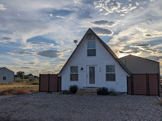 Desert Lake Cottage: Lake fun and desert adventuring