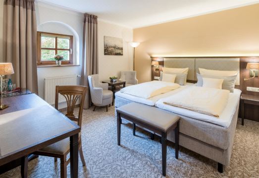 Schlosshotel KlaffenbachHotel Overview