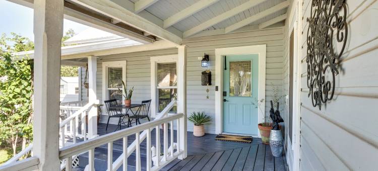 火坑和庭院：翻新的冬季花园家园！(Fire Pit & Yard: Updated Winter Garden Home!)图片