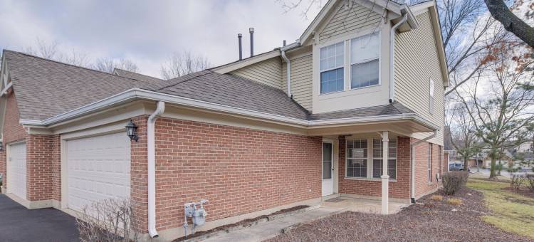 汉诺威公园的联排别墅，带烧烤架：距离芝加哥36英里！(Hanover Park Townhome w/ Grill: 36 Mi to Chicago!)图片