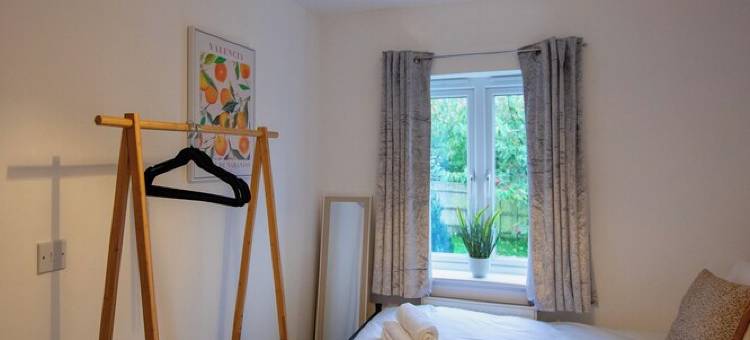 Augusta House - Andover - Large 4 bedroom with garden, near centre图片