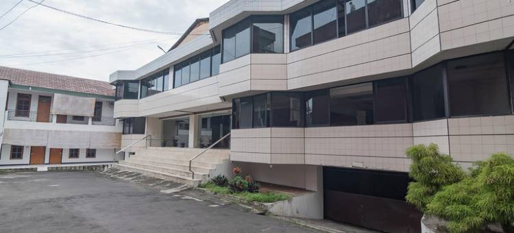 红多兹酒店靠近苏卡布米站2号(RedDoorz Near Sukabumi Station 2)图片