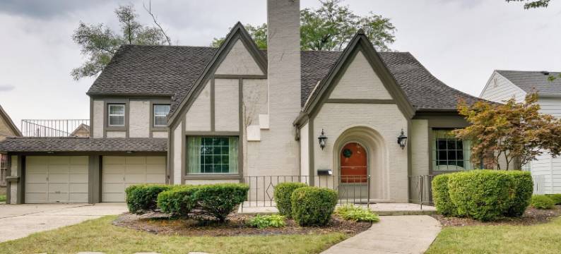 历史悠久的奥本家庭，带剧院和院子！(Historic Auburn Home w/ Theater & Yard!)图片