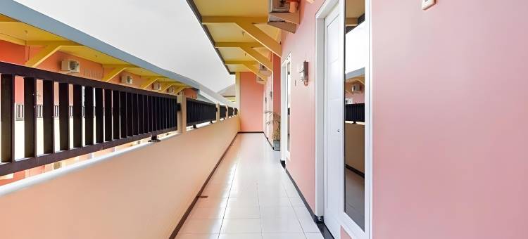 OYO 3387纳库拉伊斯兰家庭旅馆(RedDoorz Syariah Near Rsud Tuban)图片