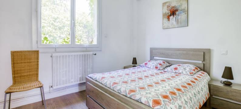 Holiday Home in Barry-d'Islemade with Pool图片
