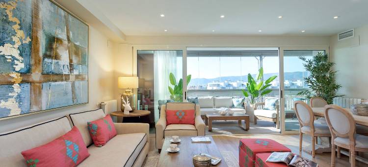 Bright stay Córdoba. Paseo de la victoria图片