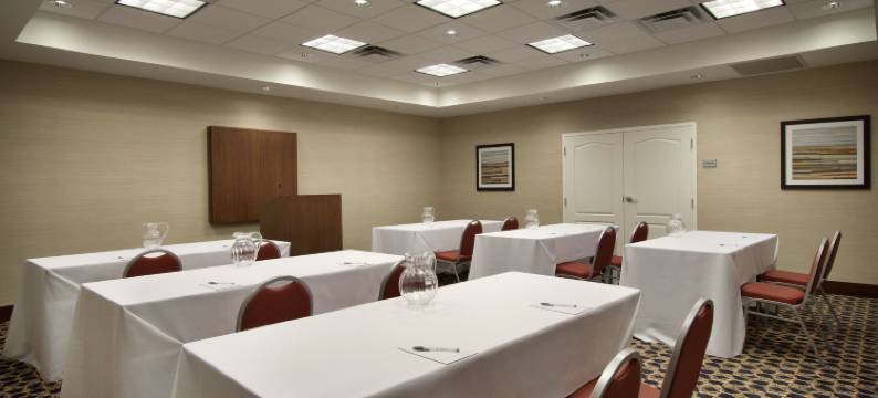 查尔斯镇欢朋套房酒店(Hampton Inn & Suites Charles Town)图片