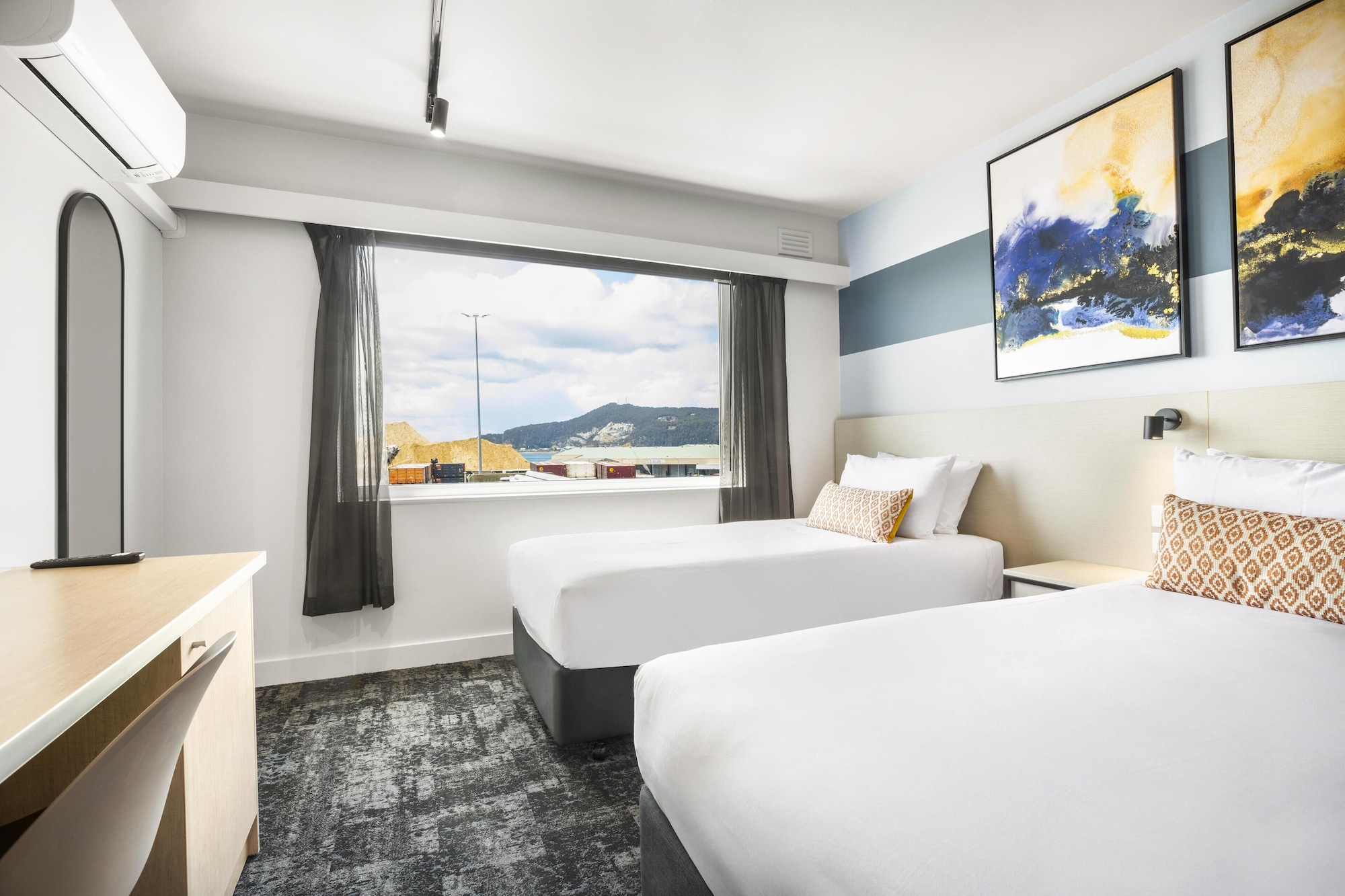 Nightcap at Burnie Townhouse Over view