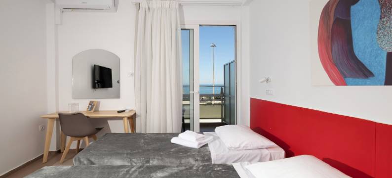 佩特雷斯德尔菲尼酒店(Delfini Hotel)图片