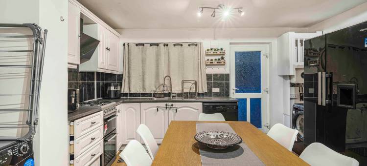 Cozy 3-Bedroom Home in Droylsden图片