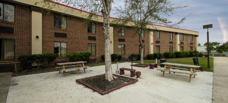 杰克森维尔红顶套房酒店(Red Roof Inn & Suites Jacksonville, NC)图片