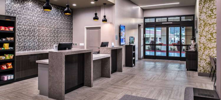 贝斯特韦斯特优质蒂梅丘拉葡萄酒乡优质套房酒店(Best Western Plus Temecula Wine Country Hotel & Suites)图片