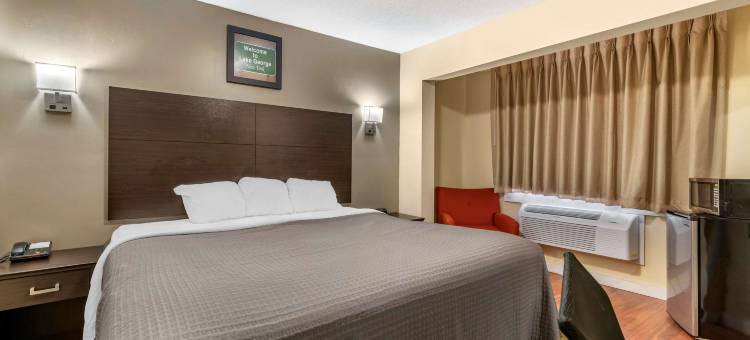 乔治湖奥特莱斯罗德威酒店(Rodeway Inn Lake George Outlets)图片