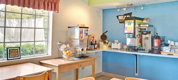 Travelodge Suites by Wyndham MacClenny/I-10图片